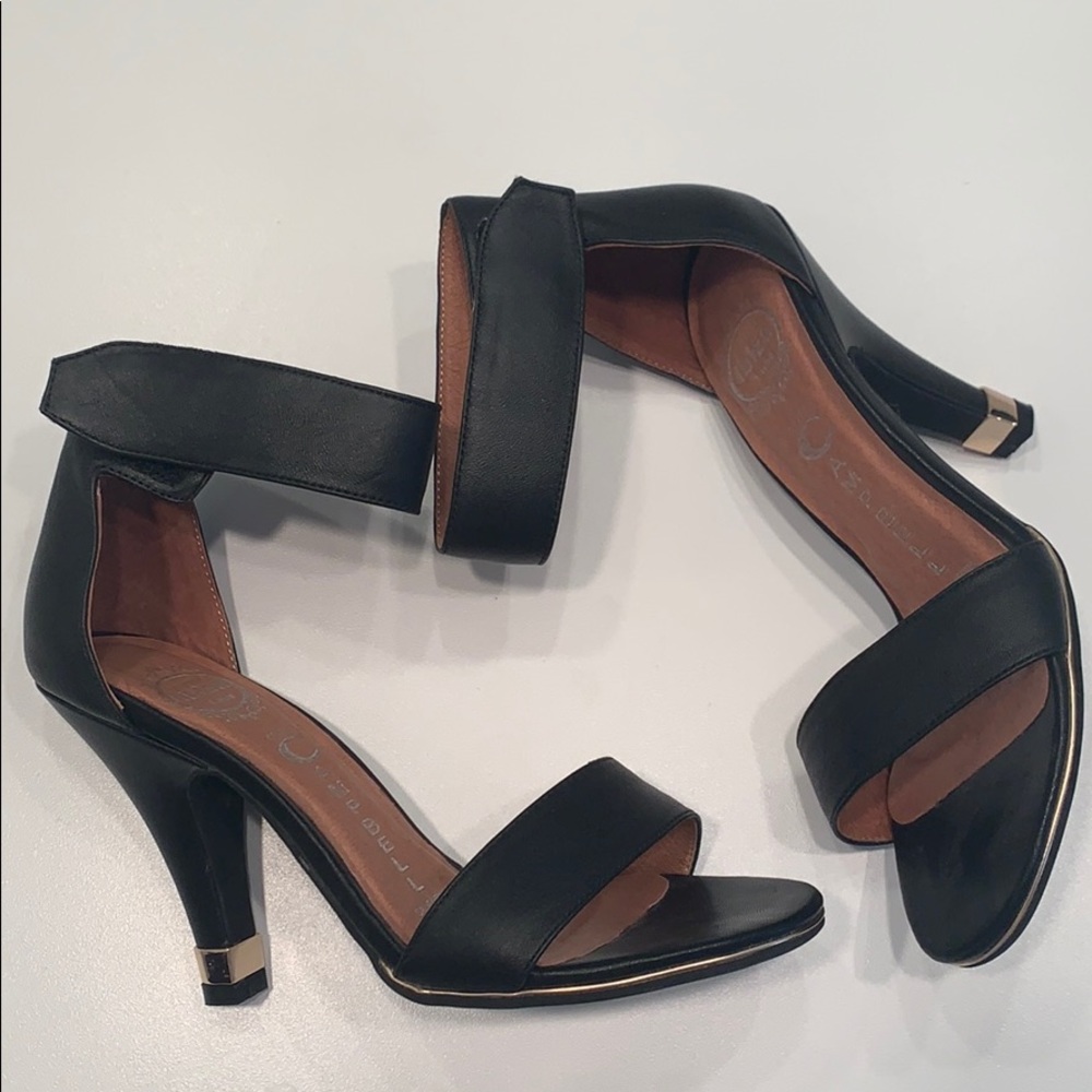NWT Jeffrey Campbell charvet leather heel size 6.5